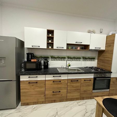 Golden Garden Luxury Apartment In Bukarest Exterior foto