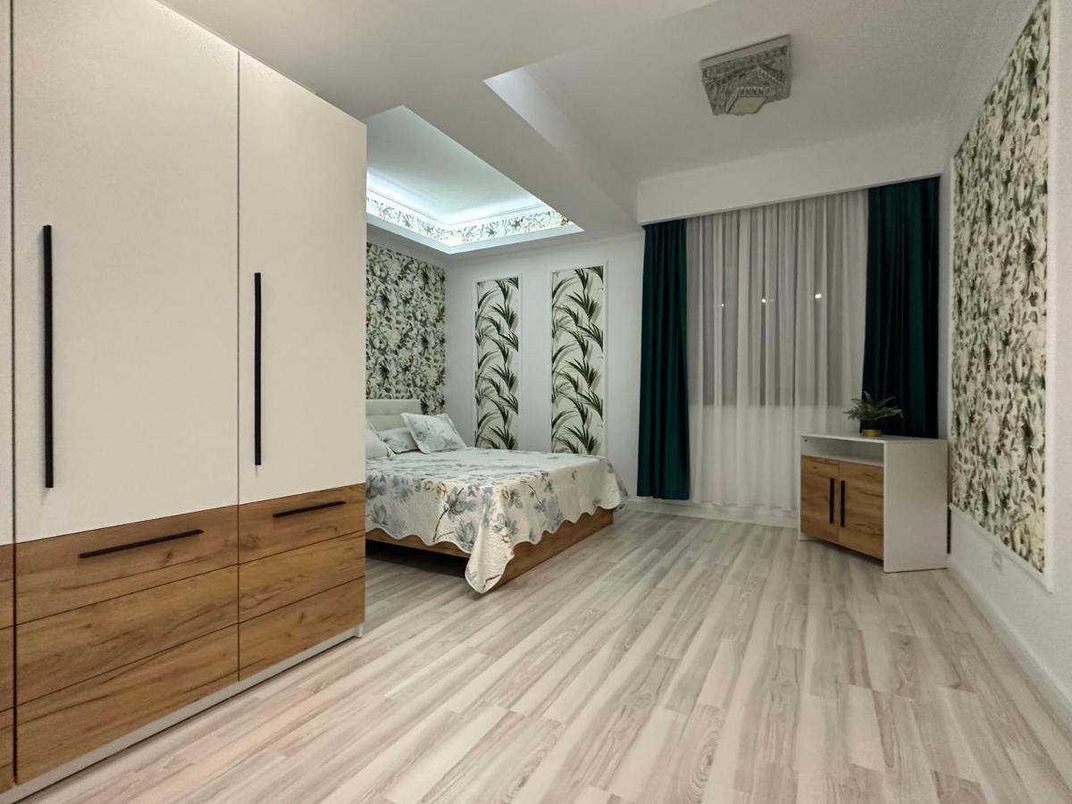 Golden Garden Luxury Apartment In Bukarest Exterior foto