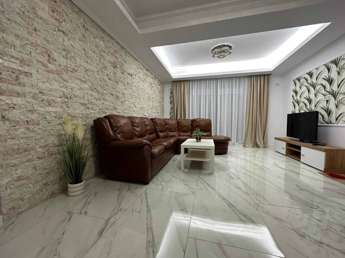 Golden Garden Luxury Apartment In Bukarest Exterior foto