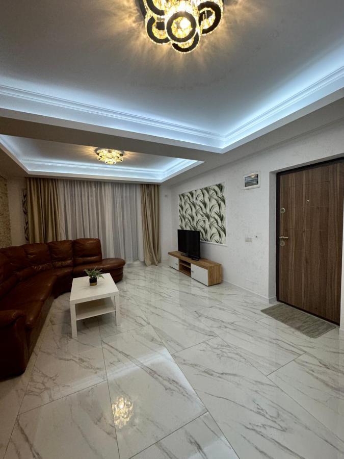 Golden Garden Luxury Apartment In Bukarest Exterior foto