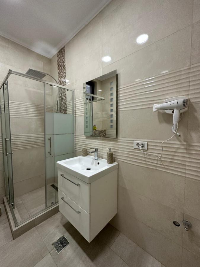 Golden Garden Luxury Apartment In Bukarest Exterior foto