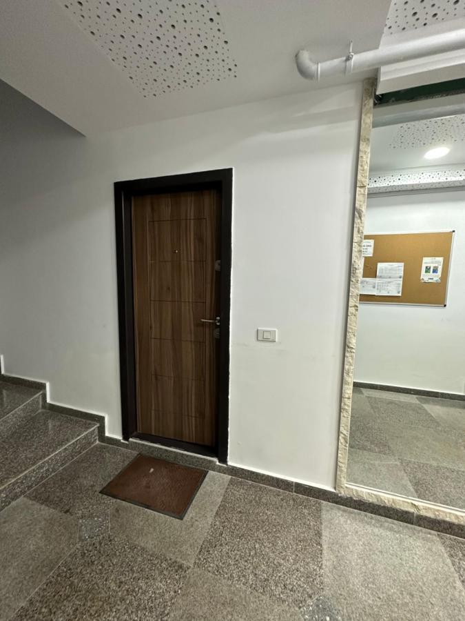 Golden Garden Luxury Apartment In Bukarest Exterior foto