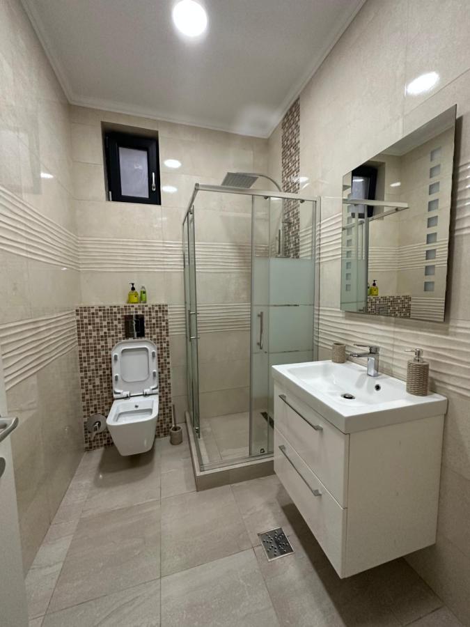 Golden Garden Luxury Apartment In Bukarest Exterior foto
