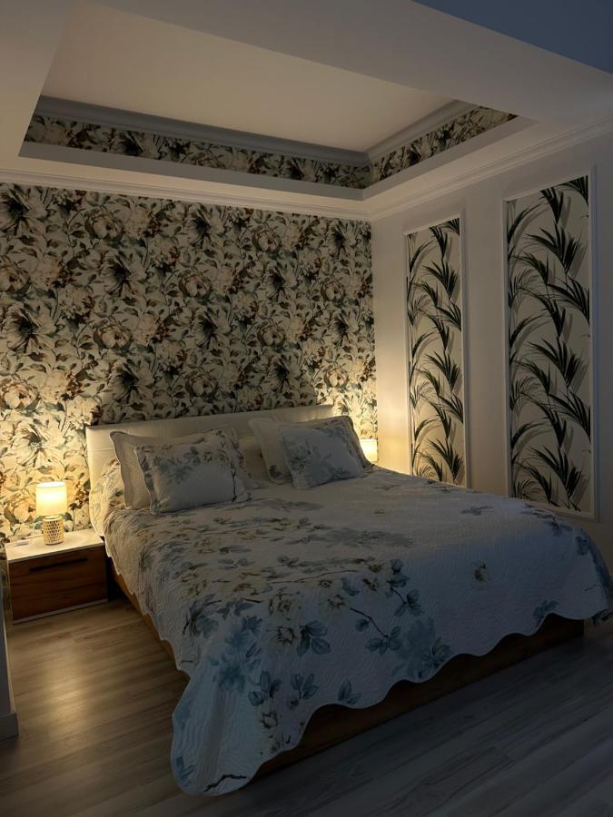 Golden Garden Luxury Apartment In Bukarest Exterior foto